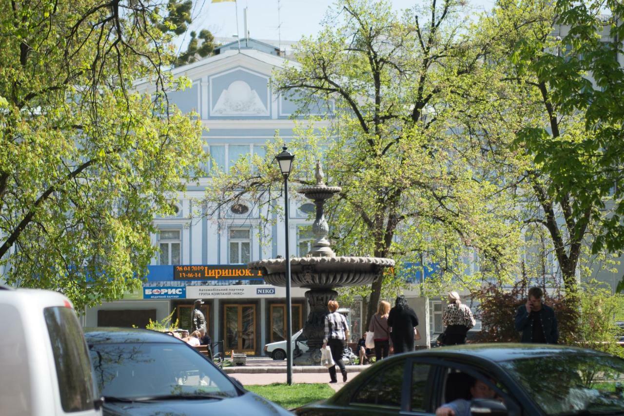 Globus Lipki Hostel Киев Экстерьер фото