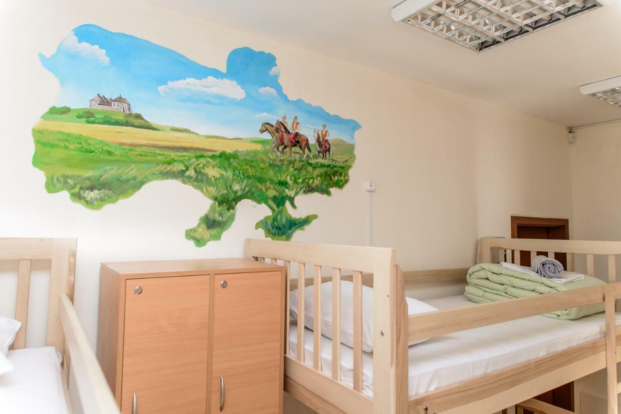 Globus Lipki Hostel Киев Экстерьер фото