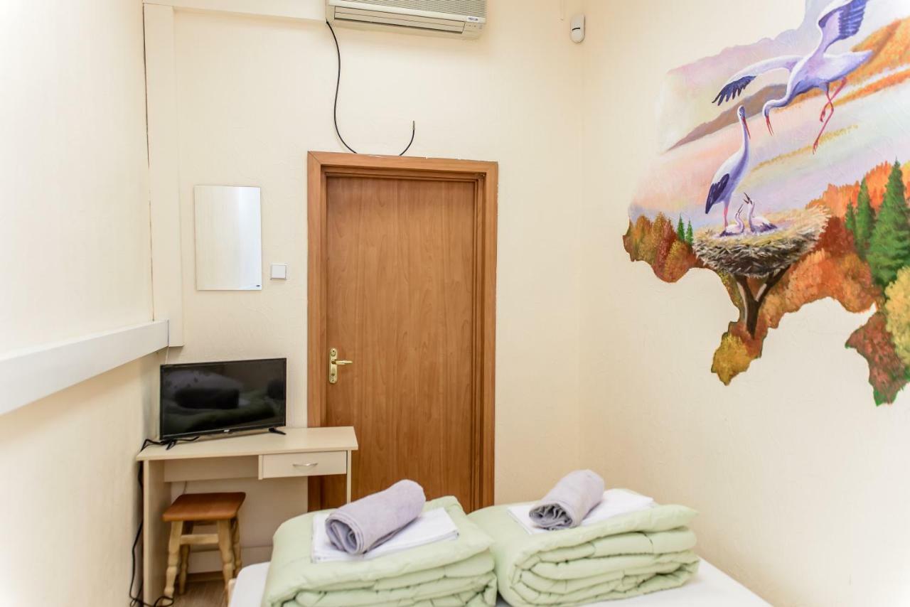 Globus Lipki Hostel Киев Экстерьер фото