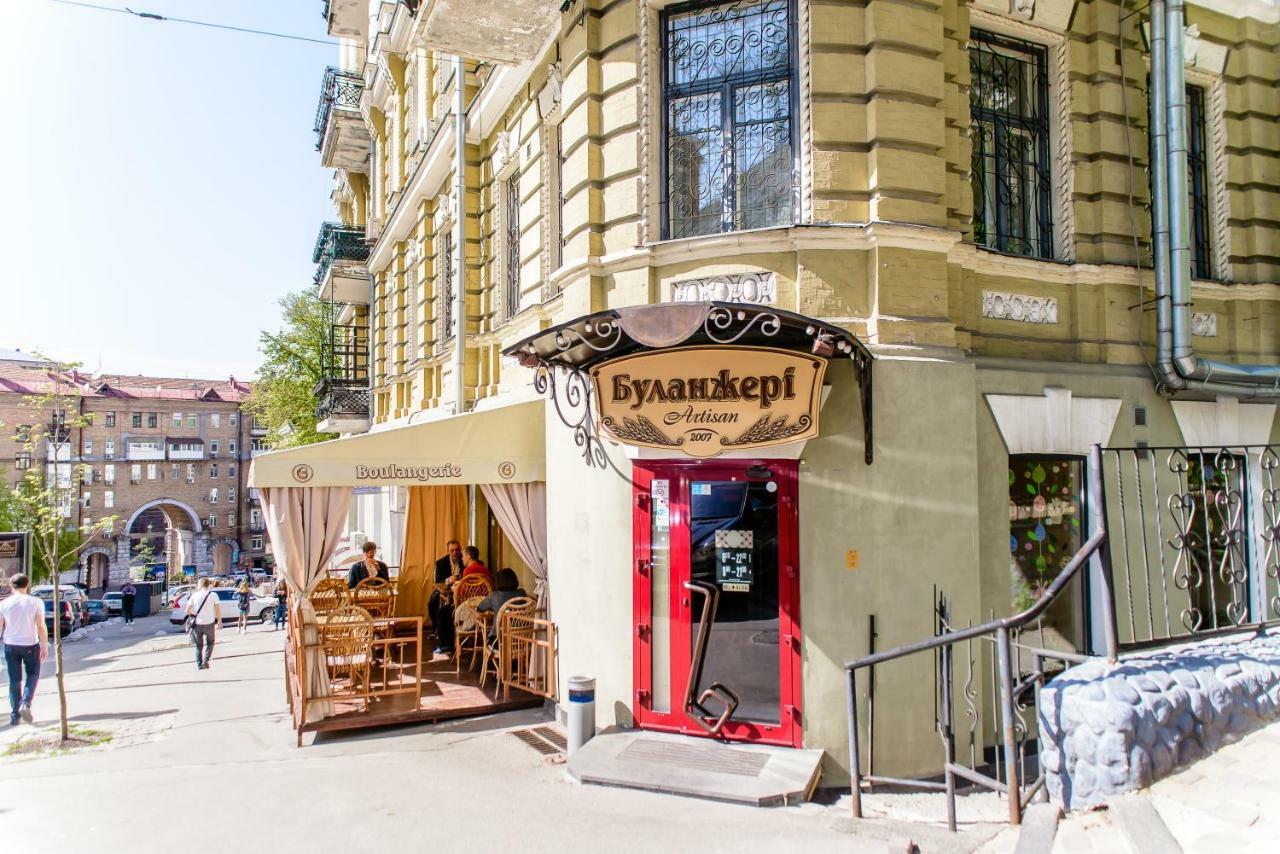 Globus Lipki Hostel Киев Экстерьер фото